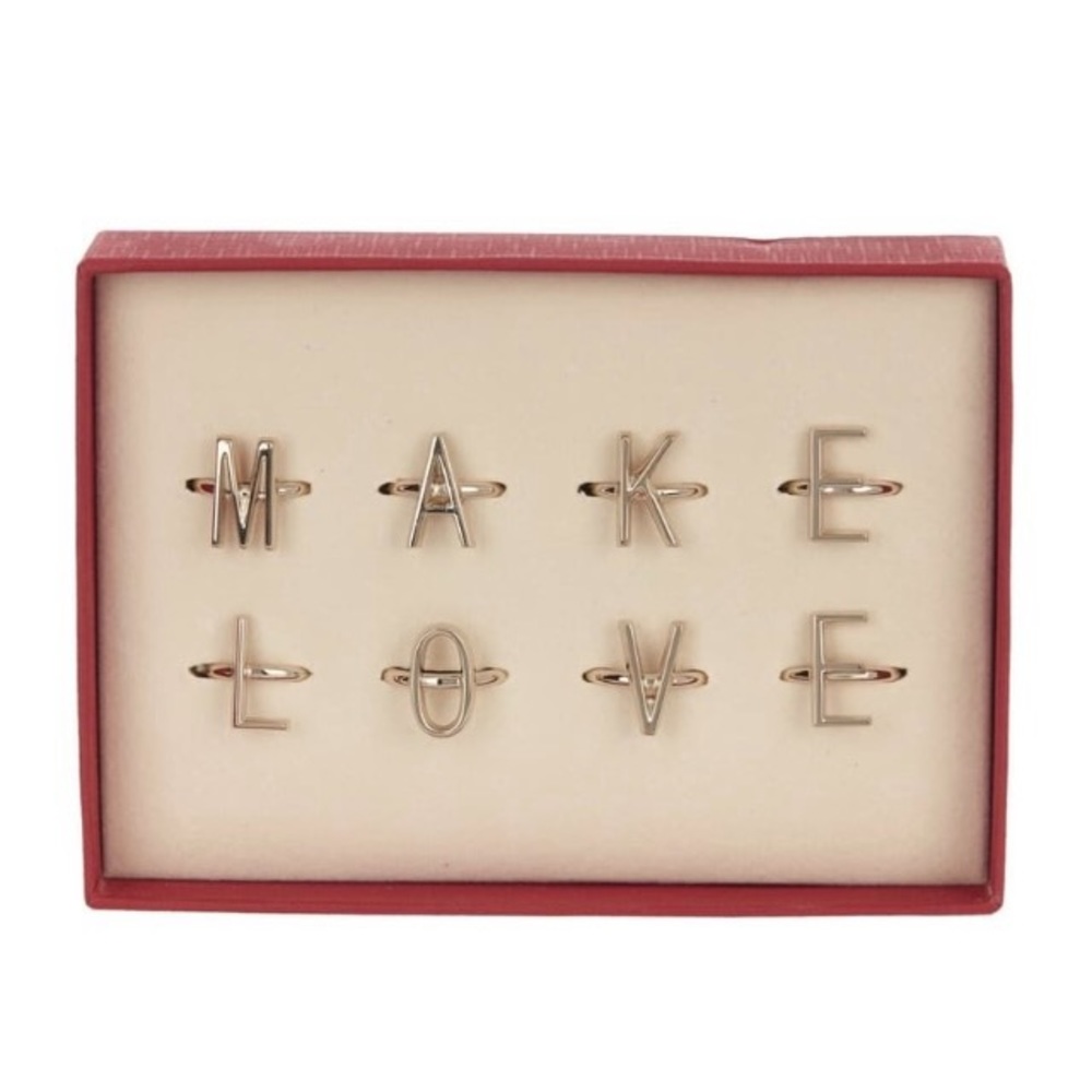 💥HOST PICK💥 VALENTINO ‘Make Love’ Ring Set NWT